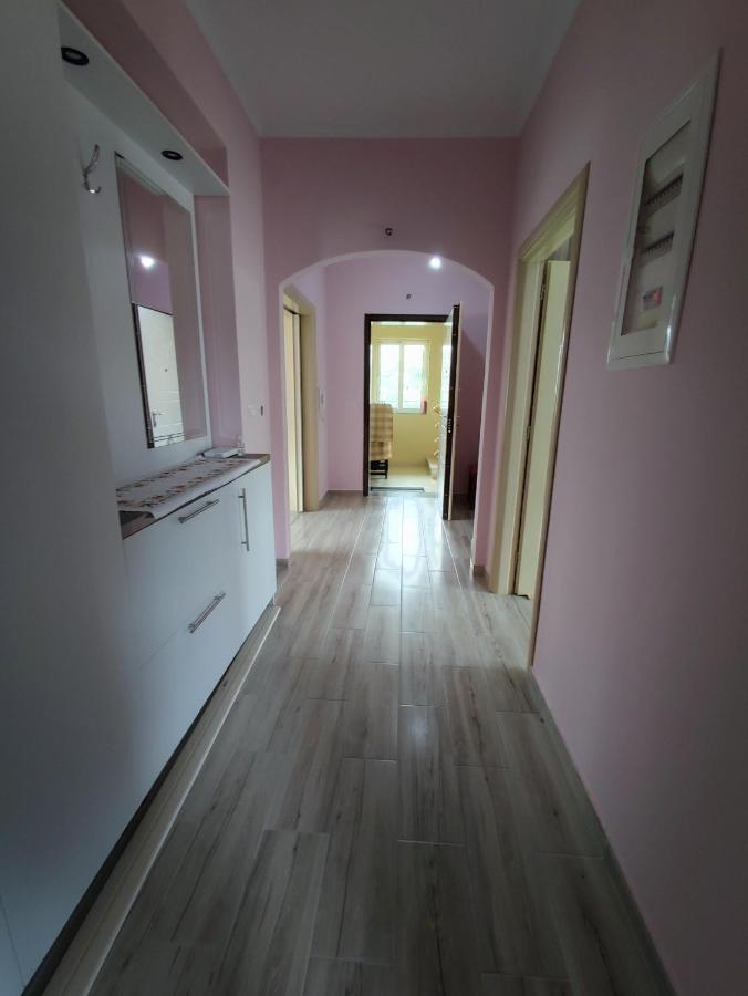 Cheerful 2 Bedroom Villa With Free Parking. Gjirokaster Luaran gambar