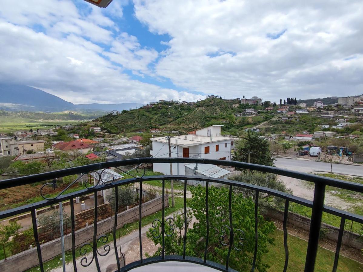 Cheerful 2 Bedroom Villa With Free Parking. Gjirokaster Luaran gambar