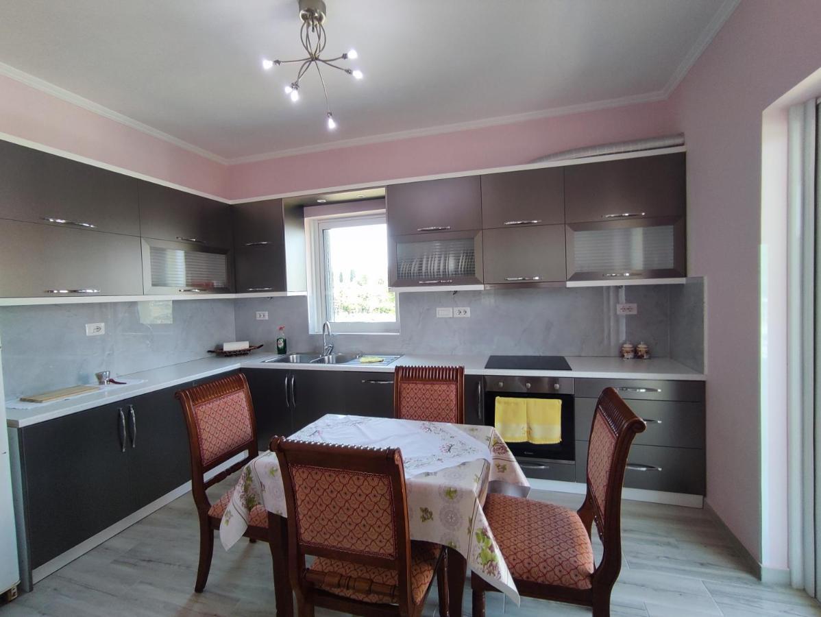 Cheerful 2 Bedroom Villa With Free Parking. Gjirokaster Luaran gambar