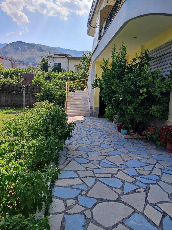 Cheerful 2 Bedroom Villa With Free Parking. Gjirokaster Luaran gambar